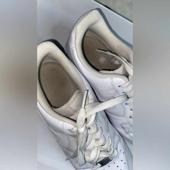 Nike Air Force 1 Size 9 All White Has minimal wear shown needs good cleaning - Picture 6 of 16